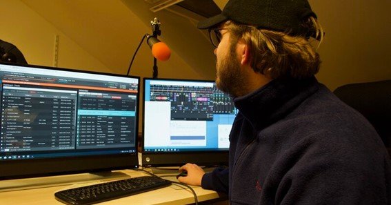 how to set up a website for a community radio station